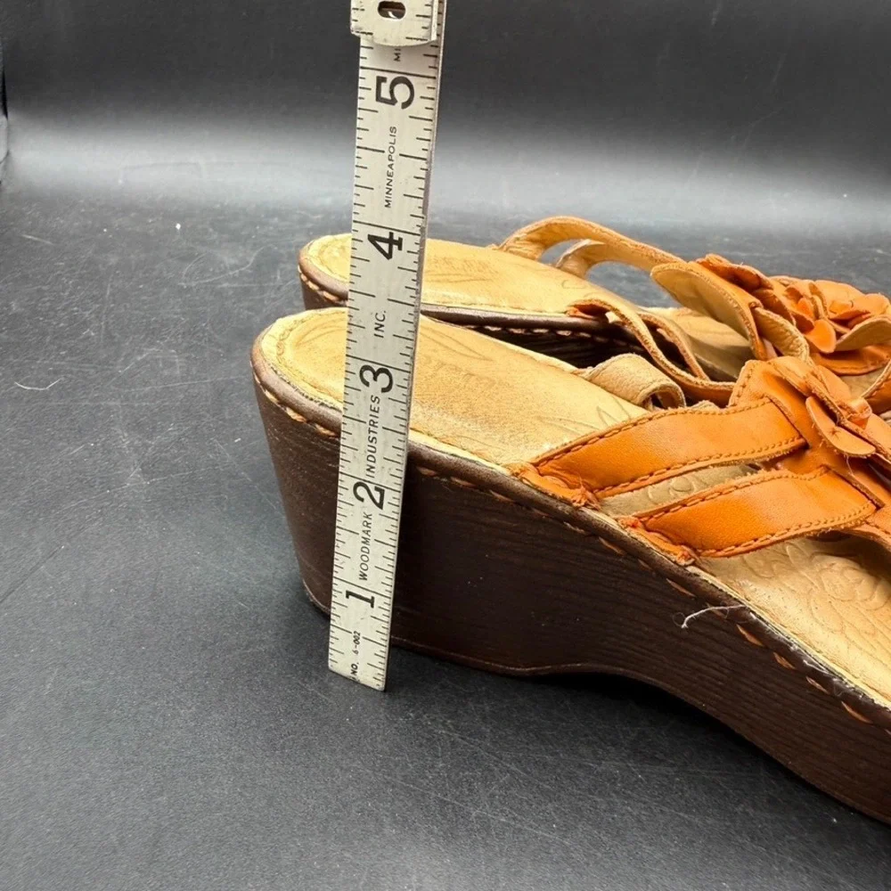 Born Flower Wedge Sandals Womens 8 Orange Leather Strappy Boho
